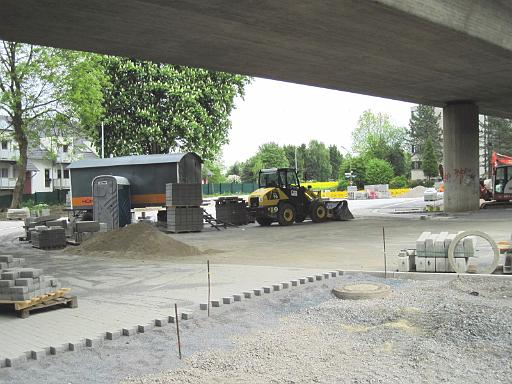 20100515_002 (1).jpg - Der Zugang zum S-Bahn-Bahnhof wird gepflastert.